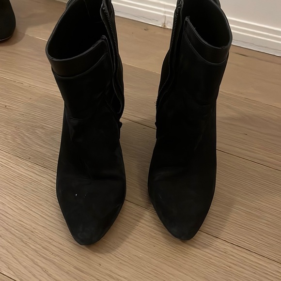 Black suede/leather wedge Vince bootie Size 38.5 - Picture 1 of 5